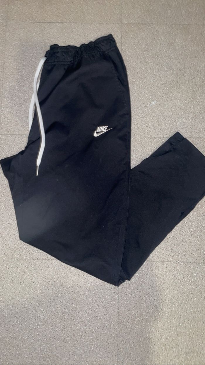 Bas Nike