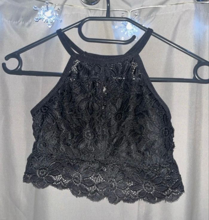 Top court en dentelle noir