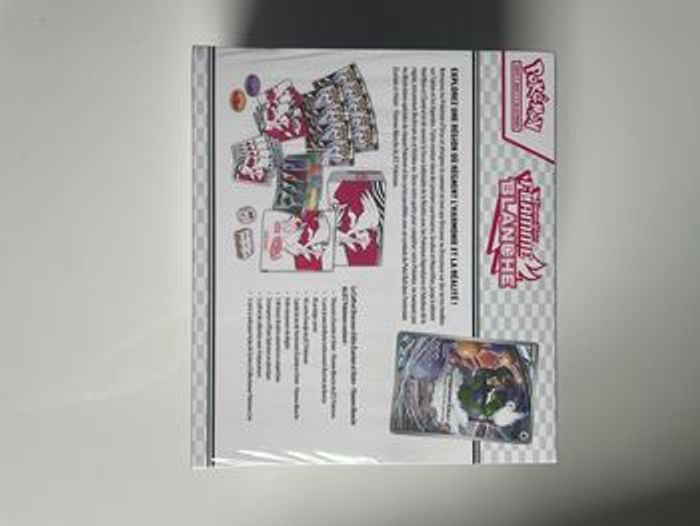 ETB Pokémon 10.5 Flamme Blanche - Parfait état - photo numéro 3
