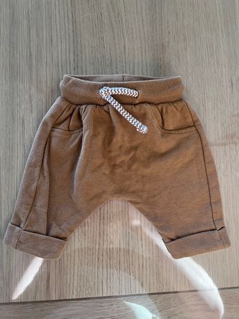 Pantalon marron 1 mois