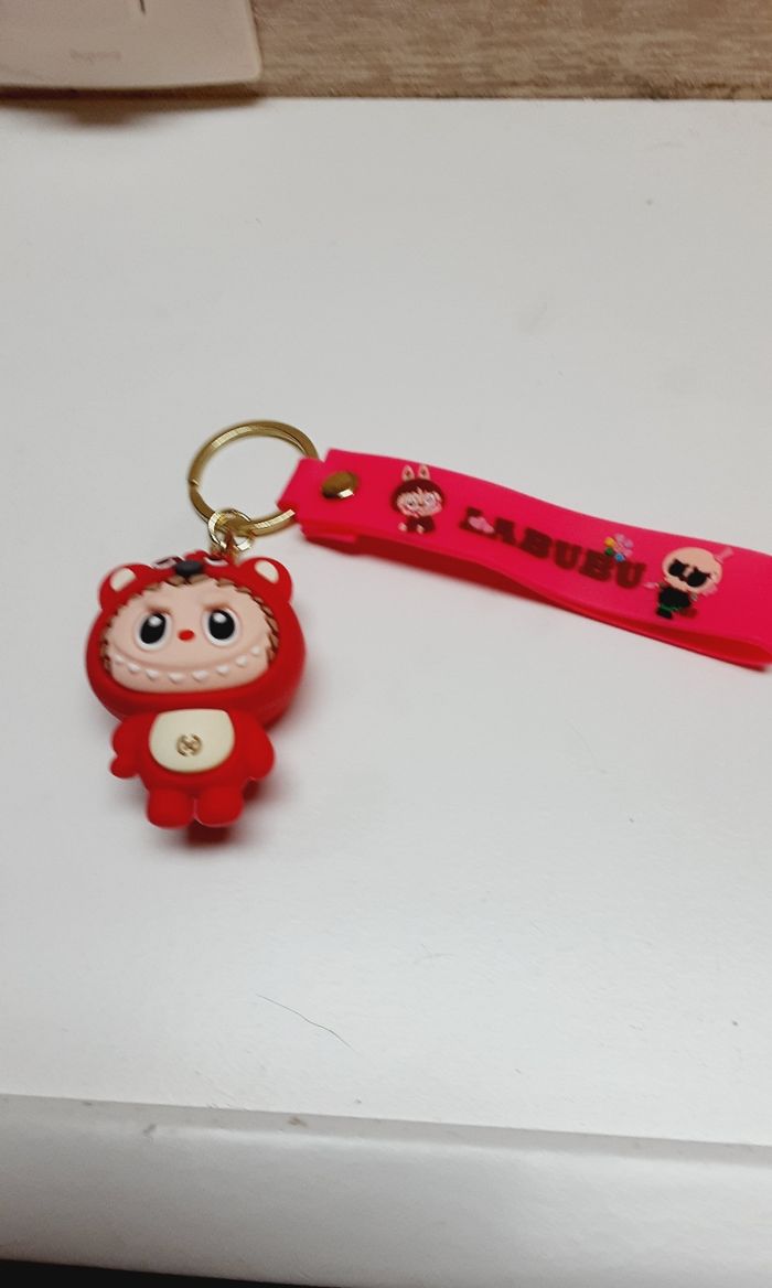 Porte clés Labubu modèle rouge - photo numéro 4