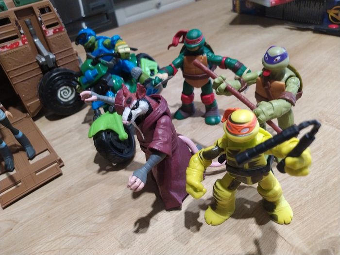 Lot tortues ninja 8 figurines 2 véhicules 2012 - photo numéro 4