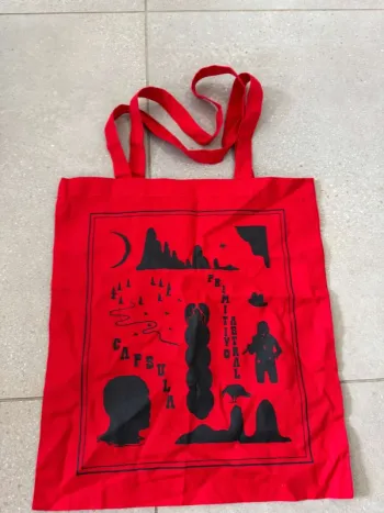 Tote bag rouge, neuf sans étiquette, 37,5x42cm