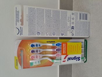 Lot de 2 x 4 brosses à dents Signal Médium - Protection Intégrale