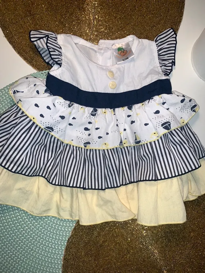 Robe naissance excellent état fille 0-3 mois - photo numéro 2