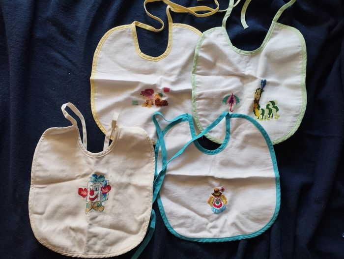 Lot bavoirs - photo numéro 1