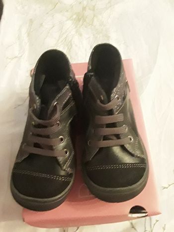 Chaussures pour Petite filles taille  23 couleur noir et  gris