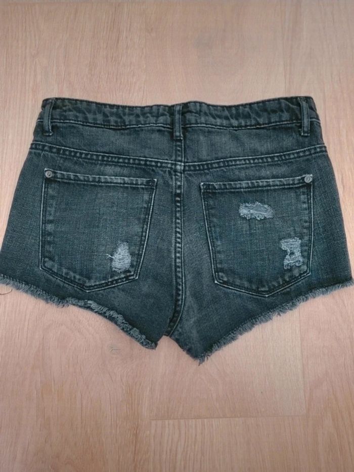 Short noir en jean avec déchirures Mango - photo numéro 4