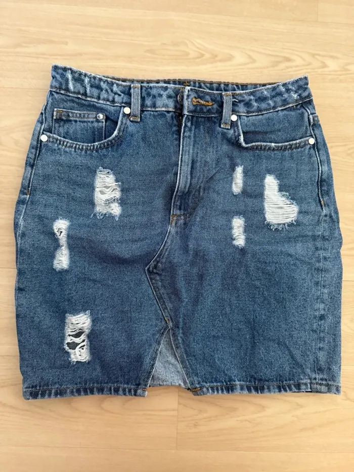 Jupe en jean courte déchirée H&M