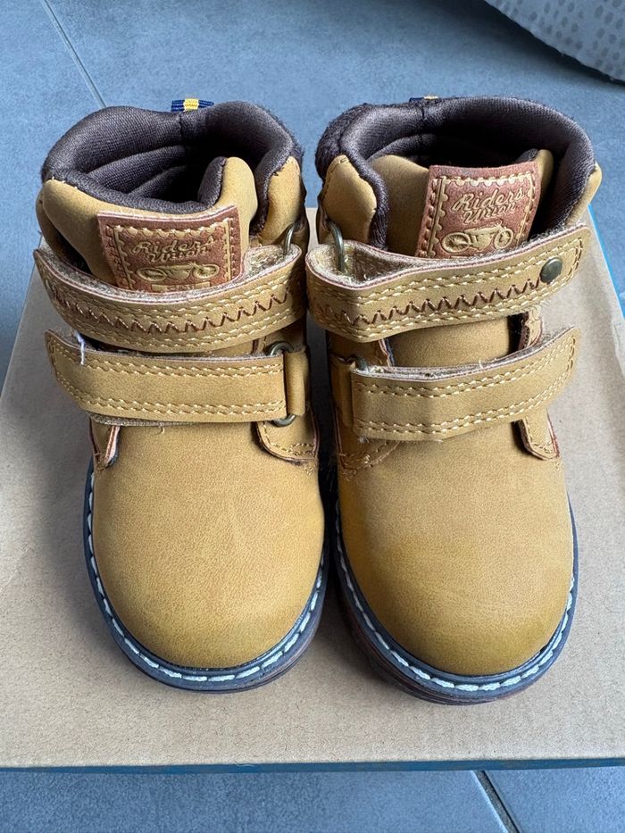 Chaussures taille 21 - photo numéro 2