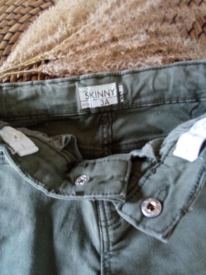 Lot 2 pantalons skinny 1 kaki 1 gris Kiabi taille 3 ans - photo numéro 7