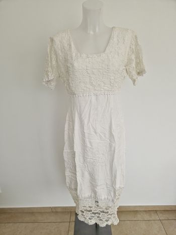 Robe blanche avec dentelle Pacifique Line