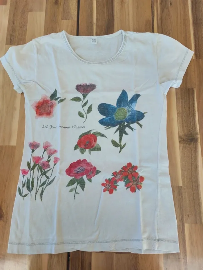T-shirt blanc fleuri