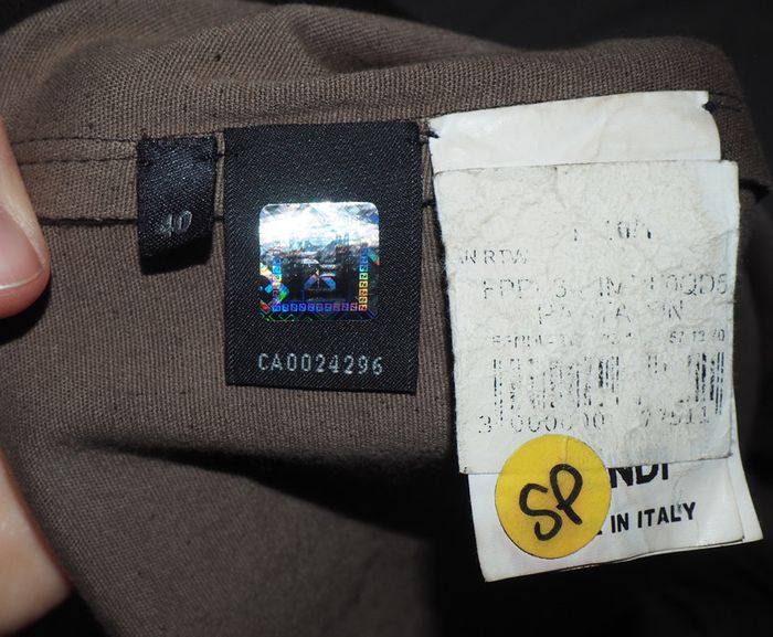 slim en daim Fendi marron valeur 1700 euros - photo numéro 7