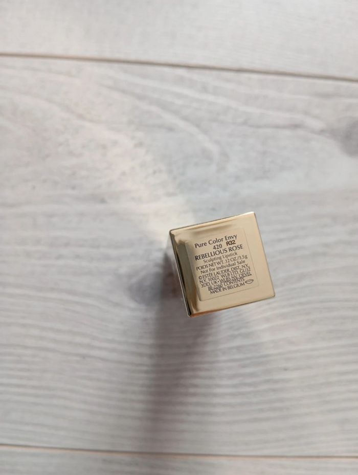 Rouge à lèvres Estée Lauder Pure Color Envy Rebellious Rose - photo numéro 2