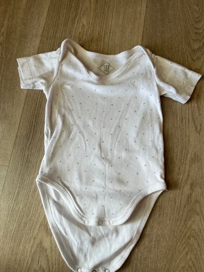 Lot body 3-6 mois - photo numéro 4