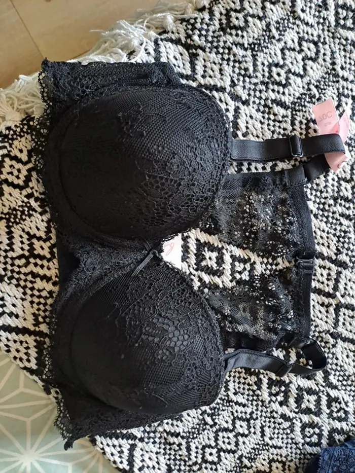 Soutien gorge NEUF avec étiquette noir dos dentelle Soleil sucré rembourré 85C - photo numéro 9