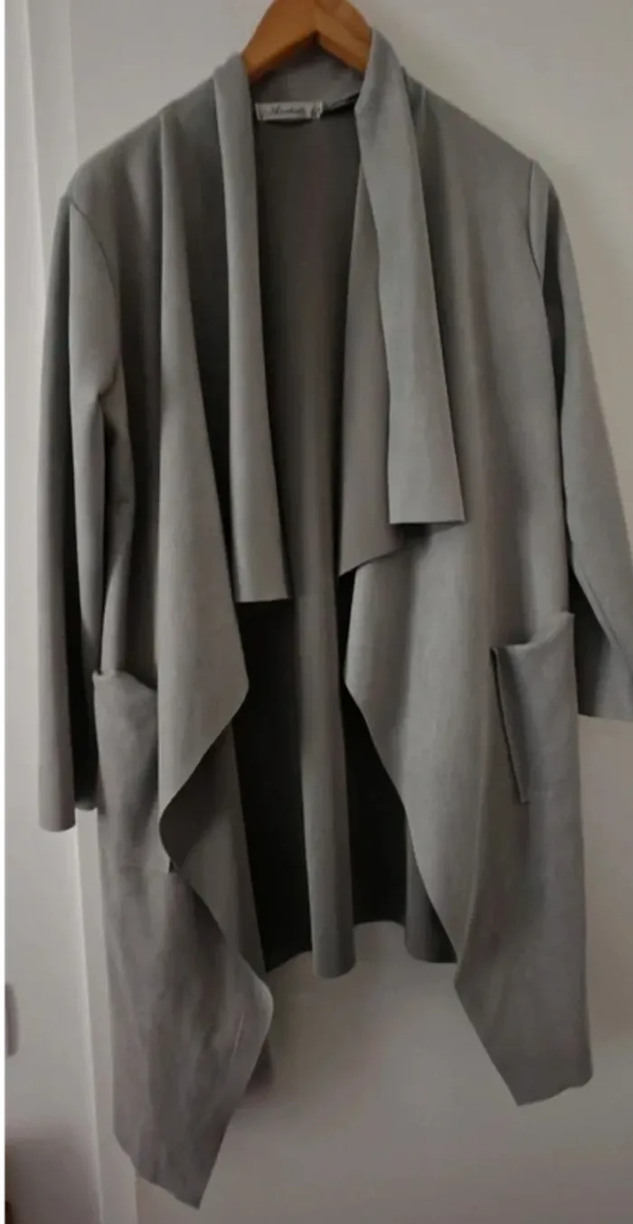 Veste grise style cascade poches triangle T42 femme - photo numéro 3