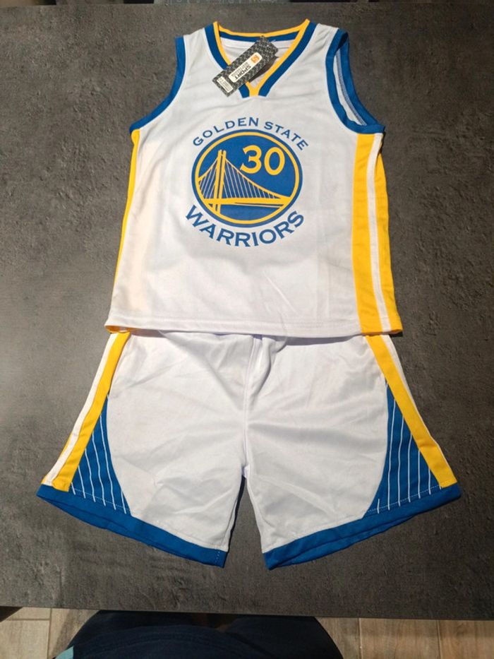 Tenue NBA golden state warriors Stephen Curry blanc. T.22