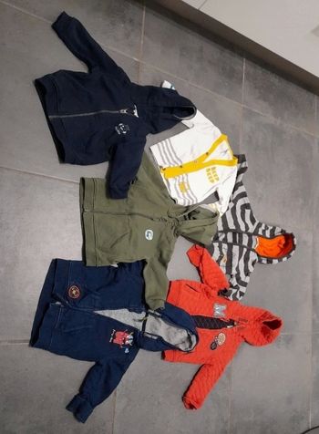 Lot 6 sweats gilets à capuche 12 mois