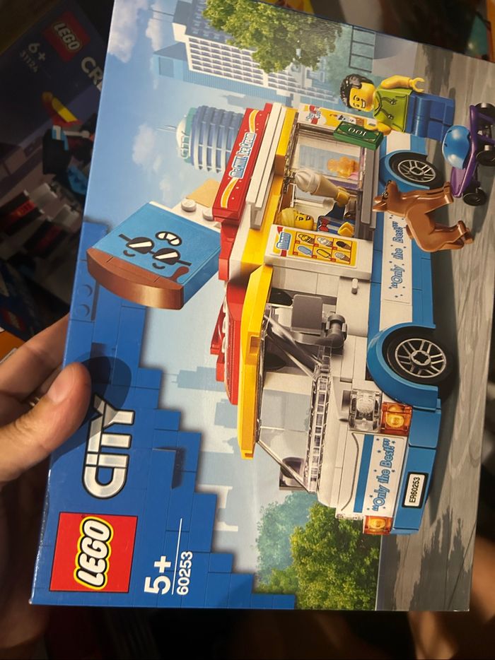 Lego 60253 City Le camion de la marchande de glaces