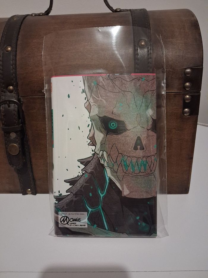 Manga Kaiju n°8 tome 5 collector jaquette alternative exclusive Momie - photo numéro 2