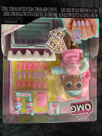 Poupée L.O.L. Surprise OMG Manucure Candylicious