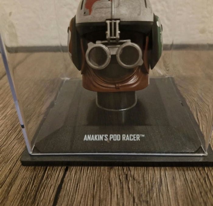 🚀 Casque Anakin's Pod Racer sous vitrine 🚀 - photo numéro 2