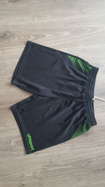 short homme uhlsport  M  très bon état.
