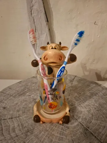 Porte-brosses à dents vache