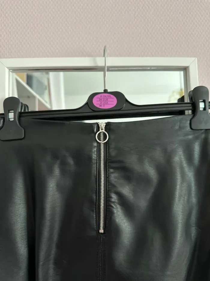 Jupe simili cuir - Primark - photo numéro 2