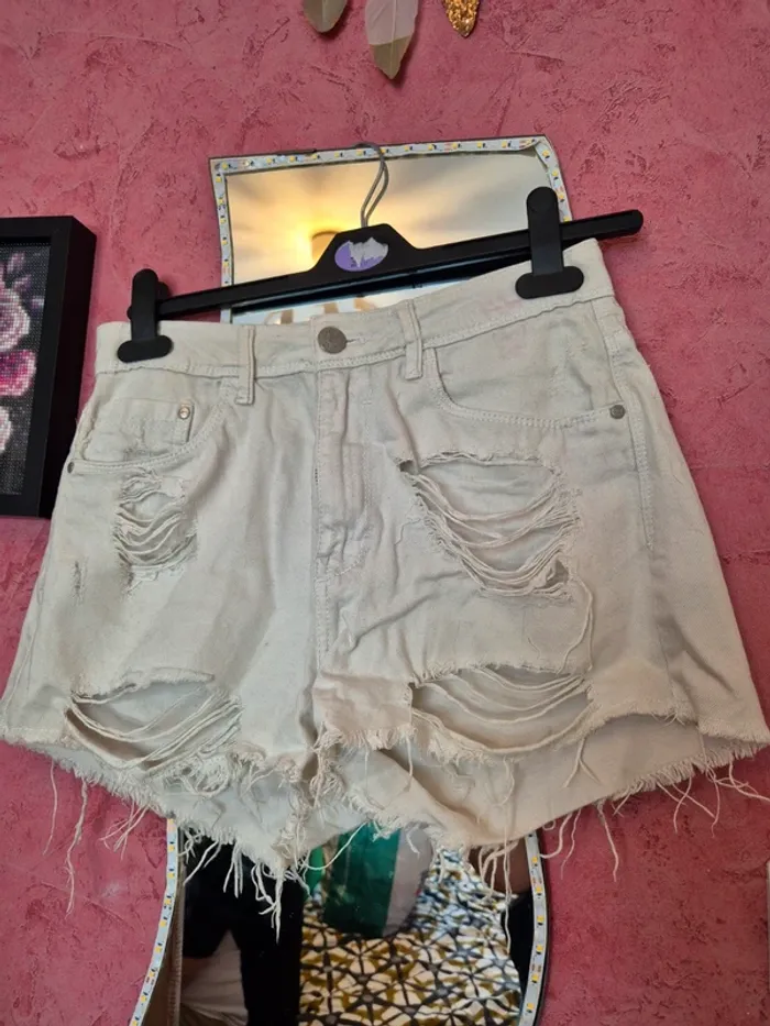 Short déchiré et effiloché