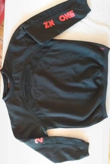 Sweat noir avec inscription