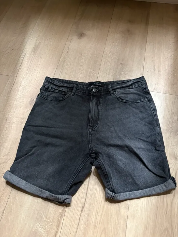 Short en jean noir