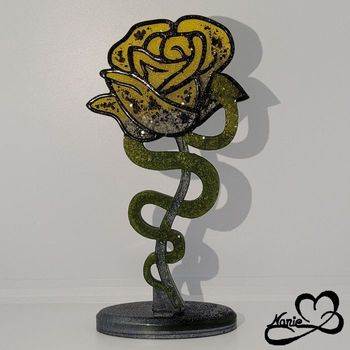 Rose en resine jaune, verte et noire
