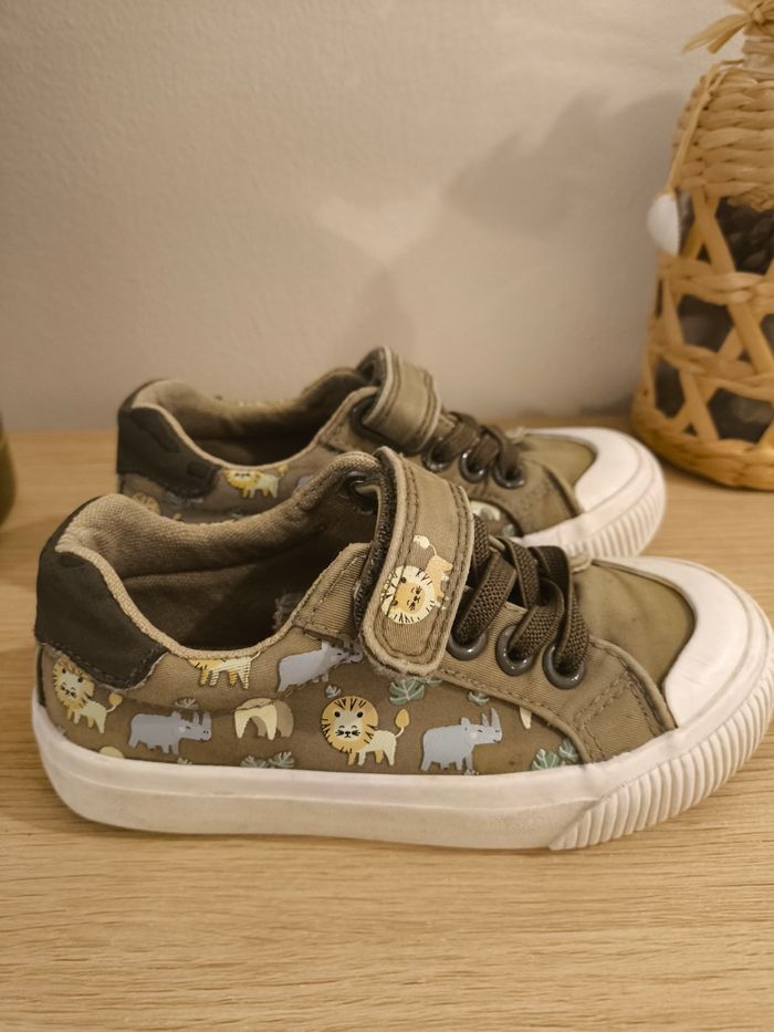 Baskets pointure 24