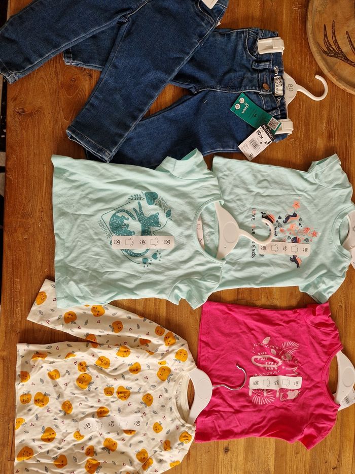 Lot d habits neufs fille taille 80cm