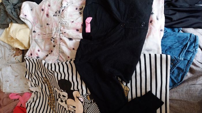 Gros lot 30 vêtements fille 6 ans - photo numéro 2