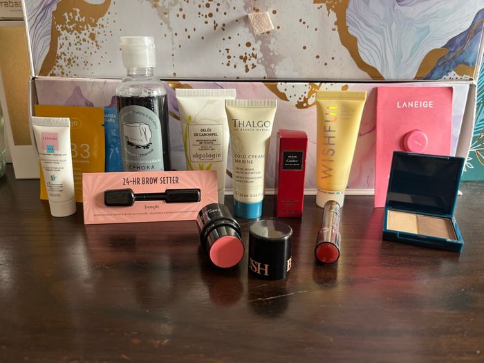 Maxi lot soin, maquillage et parfum neuf