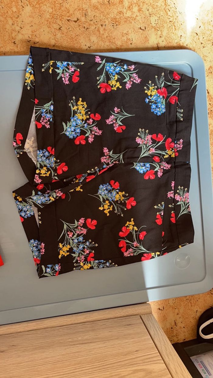Lot De 2 jolis shorts taille 40/42 - photo numéro 3