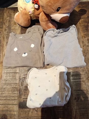 Lot 3 bodies ML kiabi 9 mois