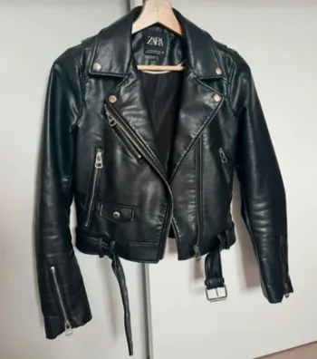 Très recherché. Perfecto noir zara neuf