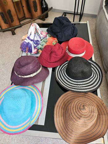 Lot de chapeaux