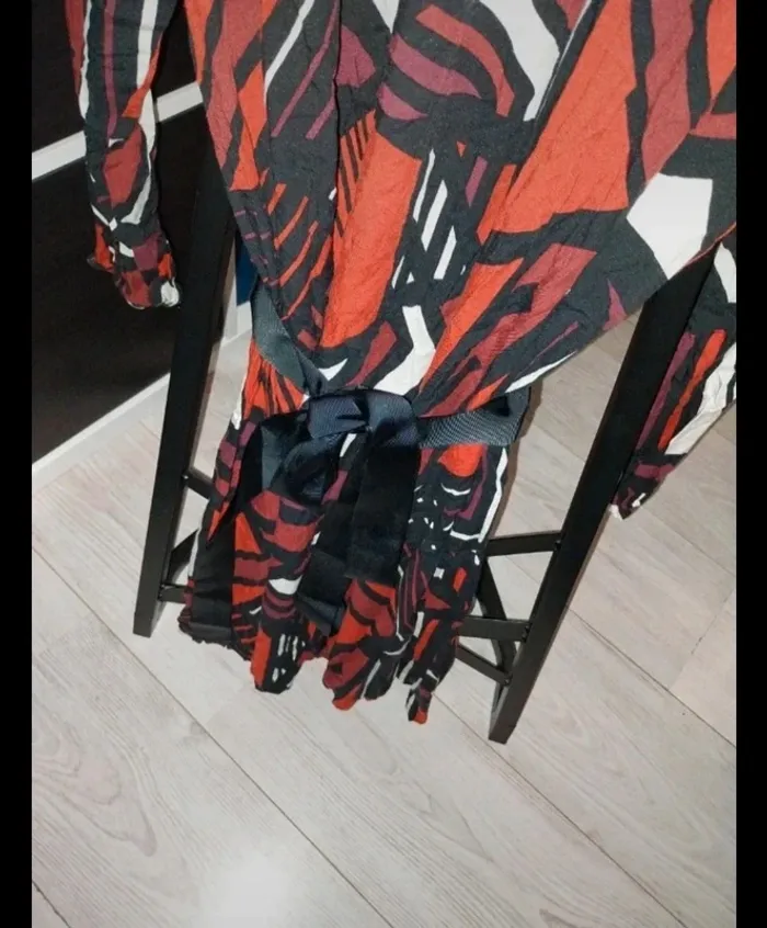 Robe Promod neuve jamais portée. Taille 44 mais étiquette coupée. Ceinture amovible. Manches longues - photo numéro 3