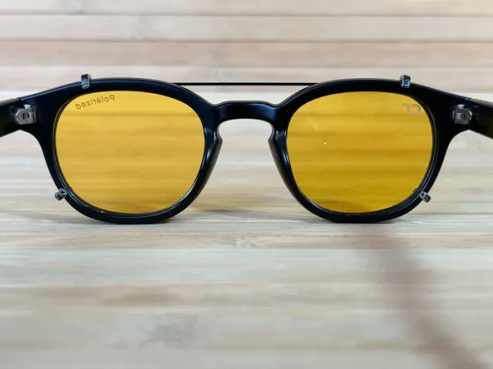 Paire de lunettes de soleil P*6 - photo numéro 7