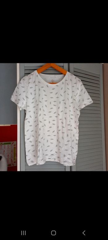 Tee shirt blanc à motifs