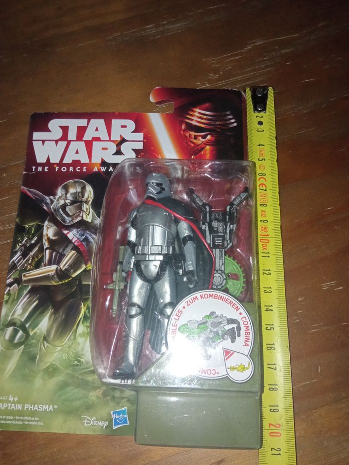 Figurine Star Wars Captain Phasma - photo numéro 4