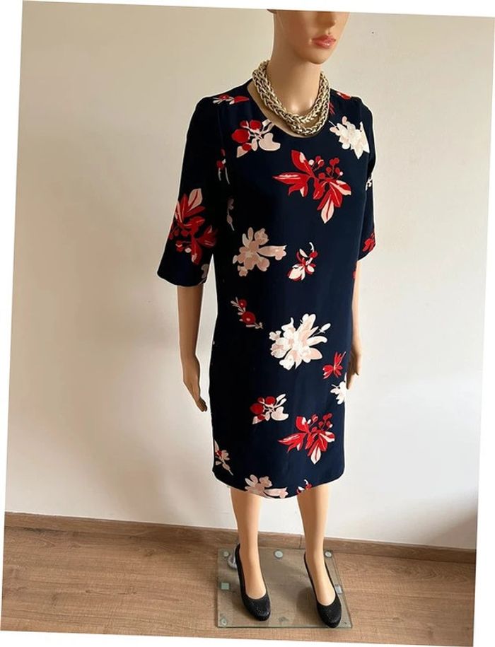 Robe bleue marine et imprimée à manches courtes WE taille XS bon état (petit défaut) - photo numéro 4