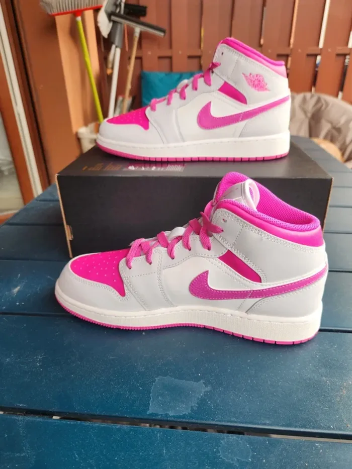 Air jordan 1 mid Taille 39 neuves femme blanc rose fuchsia - photo numéro 3