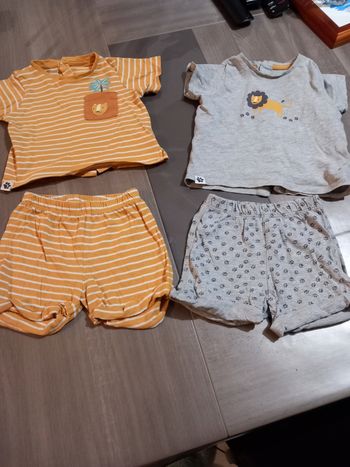 2 pyjamas 12mois